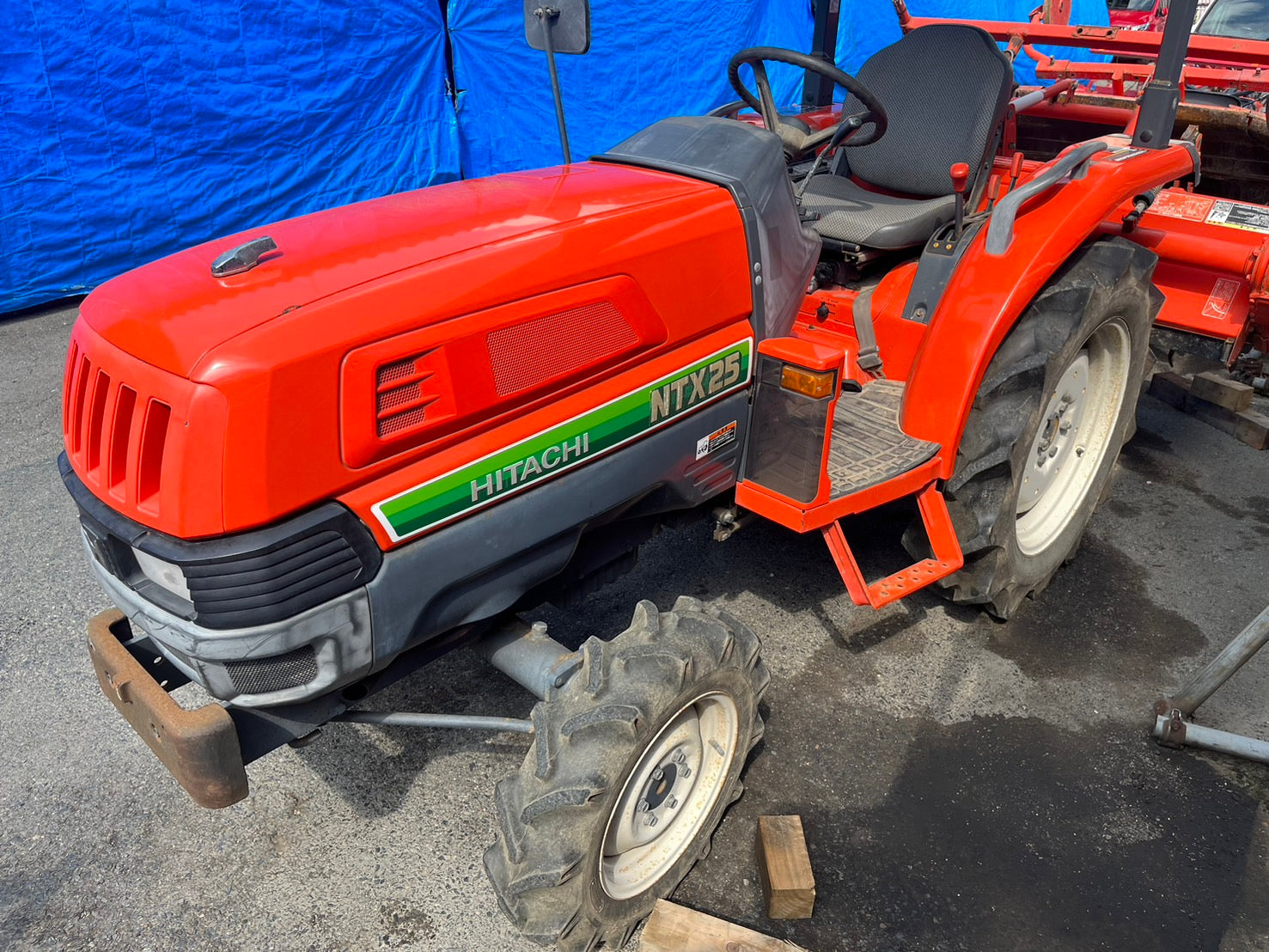 tractor/NTX25/Hitachi