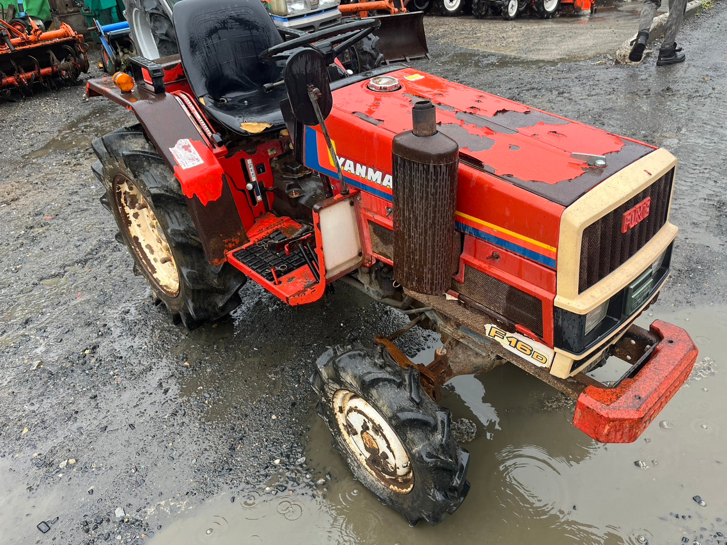 tractor/F-16D/YANMAR