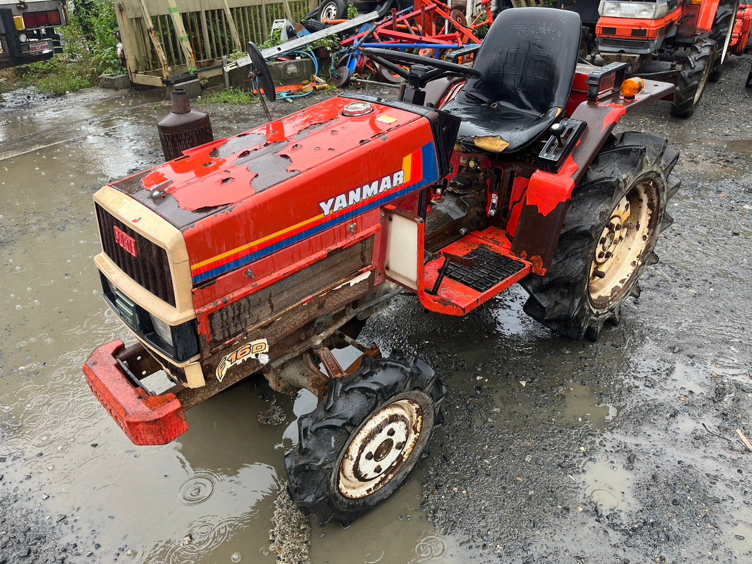 tractor/F-16D/YANMAR