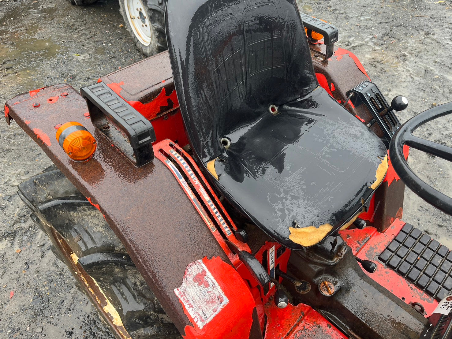 tractor/F-16D/YANMAR